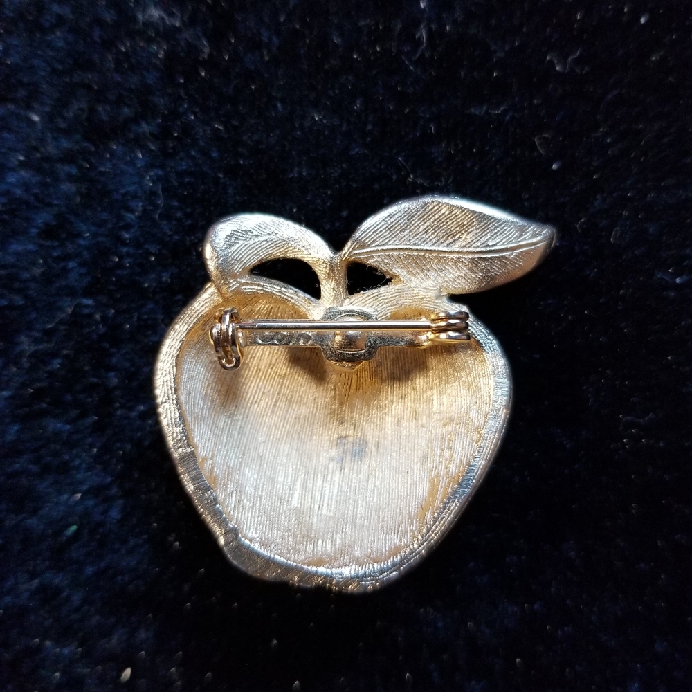 VINTAGE 1950s CORO gold tone apple  brooch pin - Picture 4 of 5